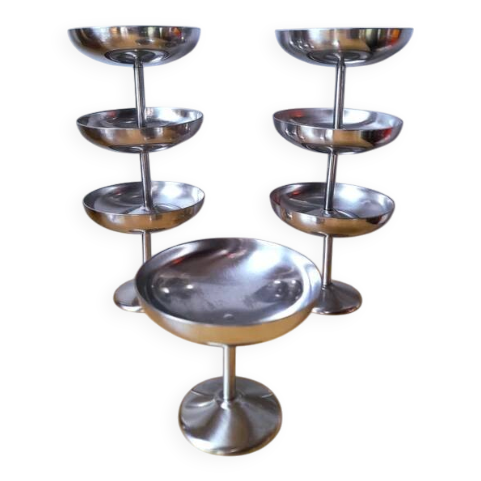 Set of ice cream or dessert bowls in stainless steel.