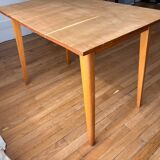 Desk with tapered legs