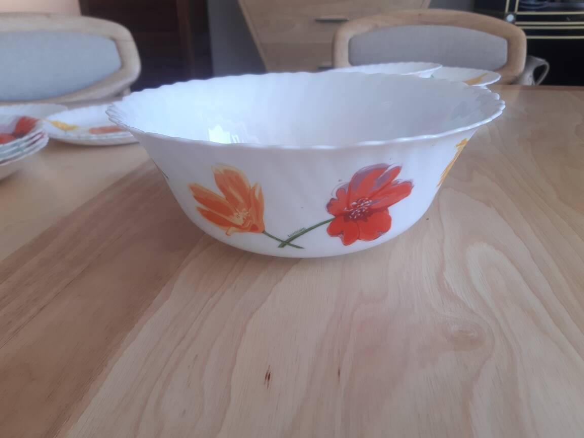 A Luminarc floral salad bowl