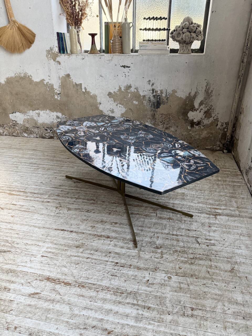 90s coffee table with Agate stone effect.