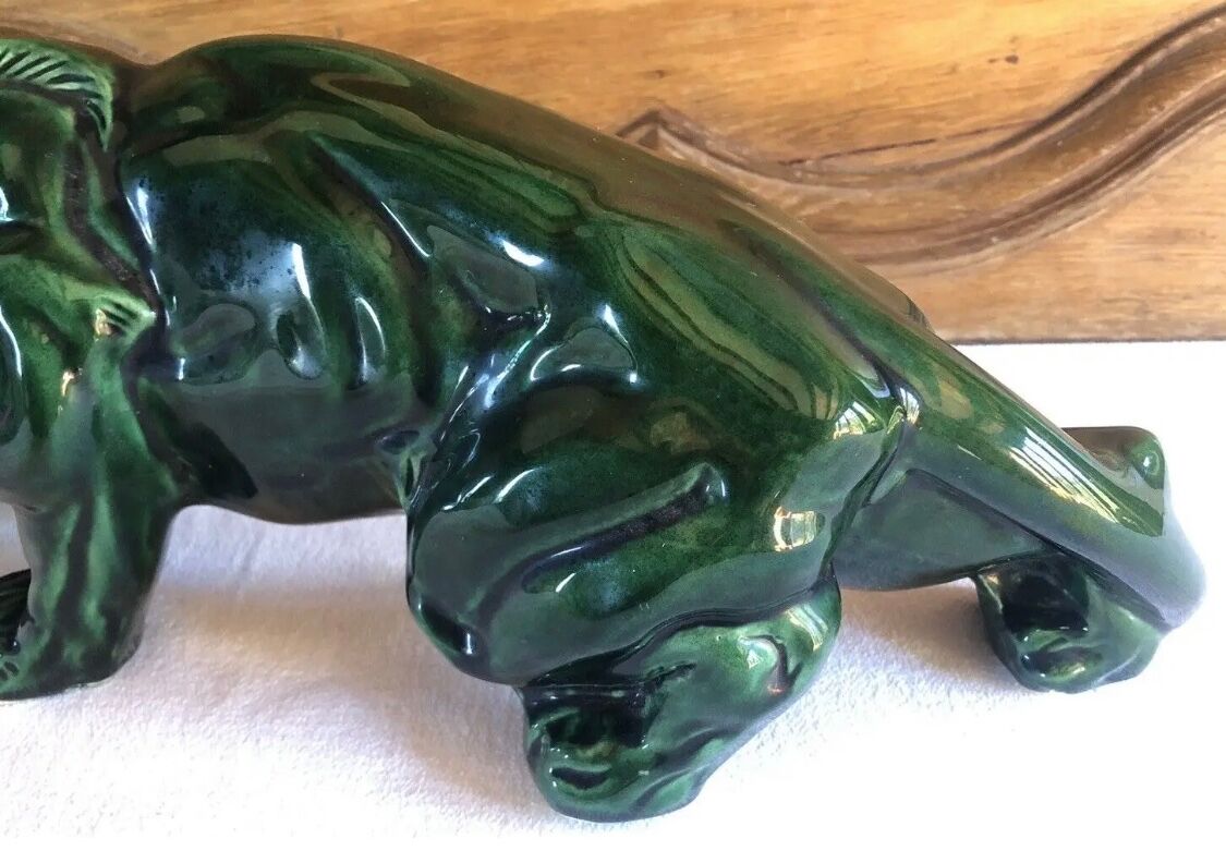 Art Deco lion statue 1930 cracked Saint Clement