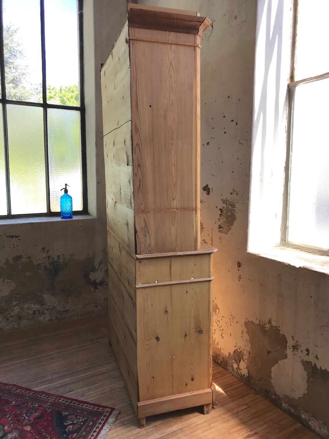 Buffet two bodies in raw pine