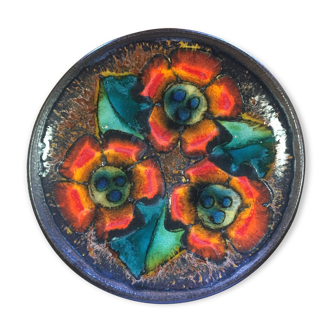Enamelled sandstone plate with floral decoration