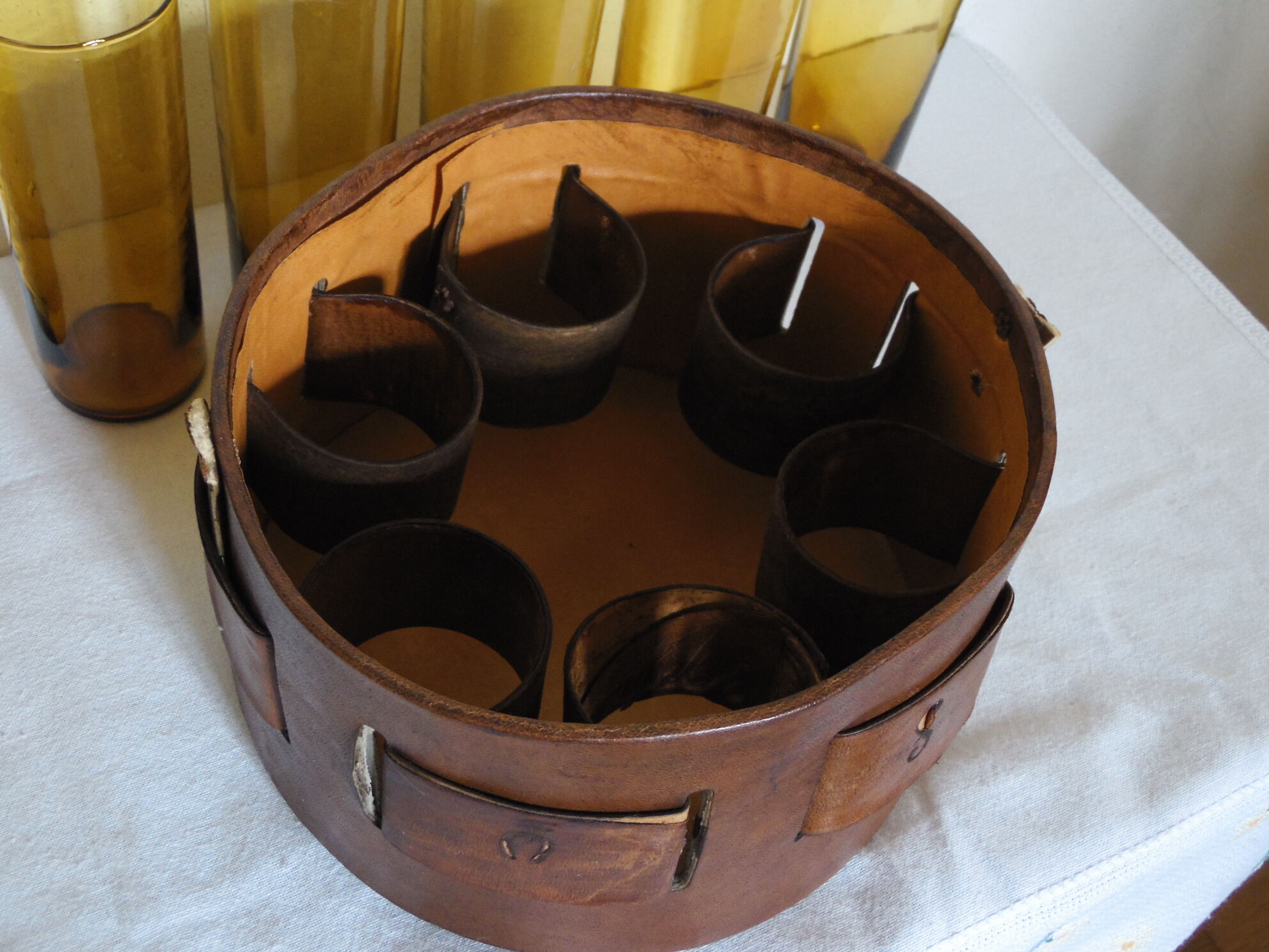 6 glasses orangeade in their leather bucket