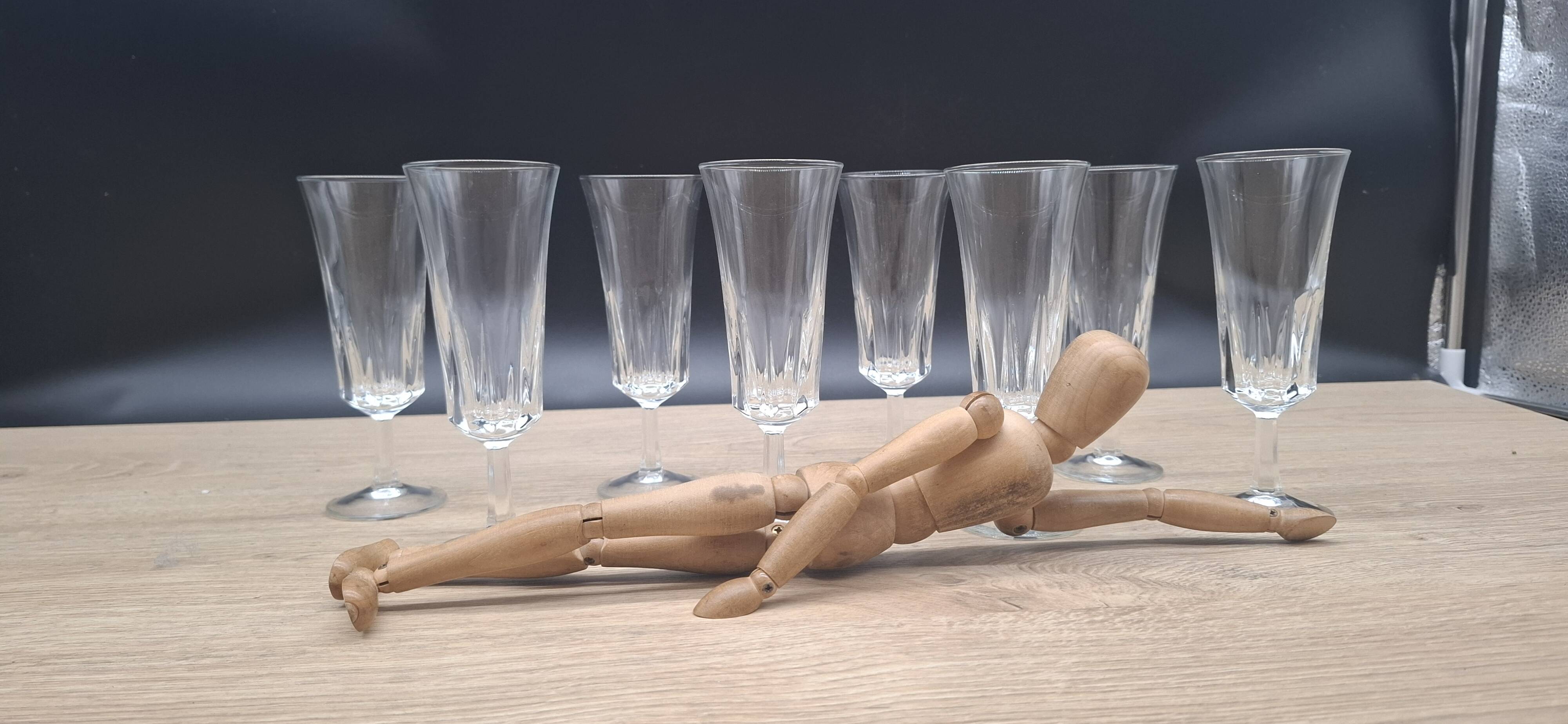 Set of 8 Luminarc champagne flutes