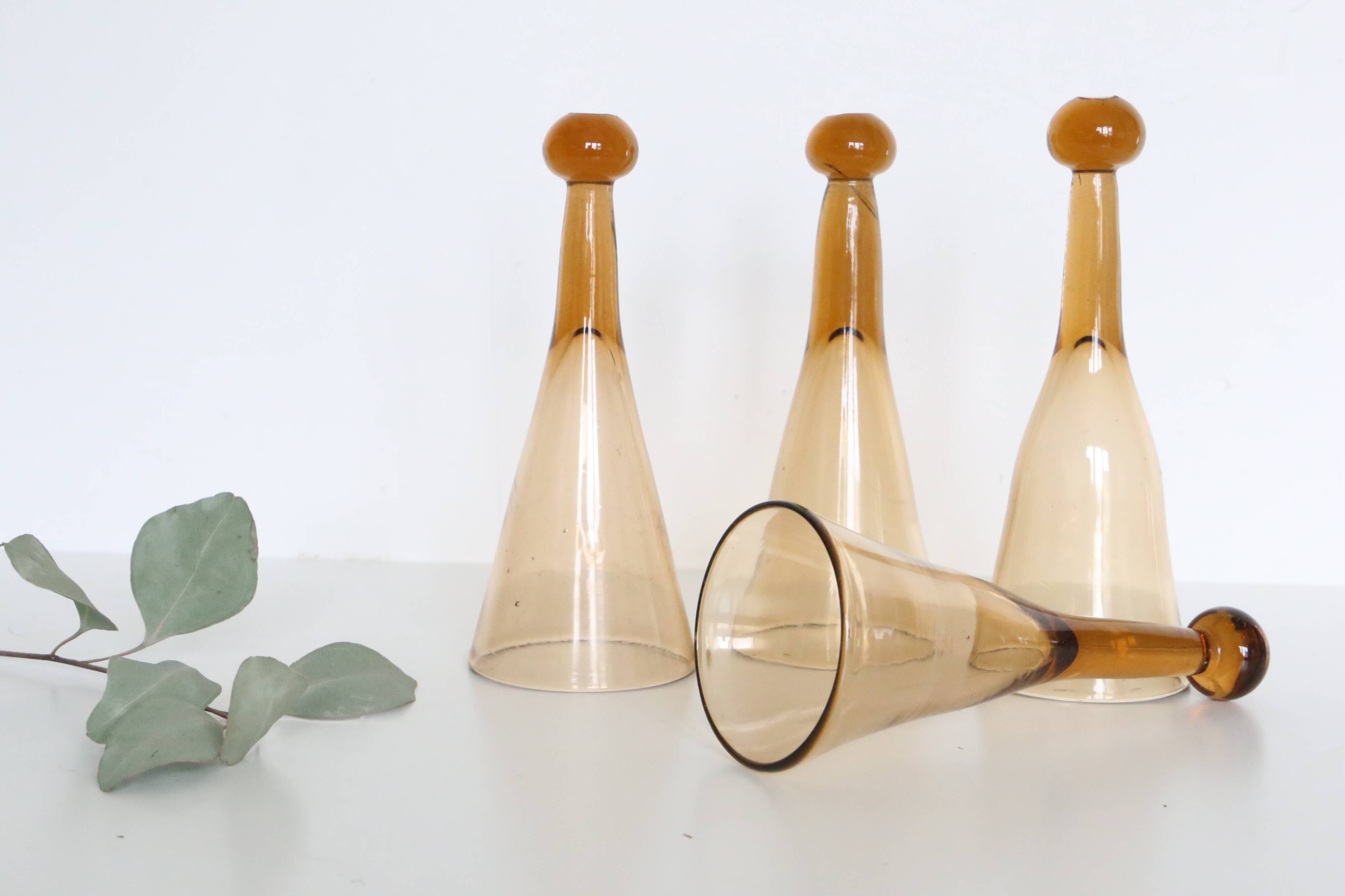 Set of 6 champagne flutes called 'trinquette' or 'cul sec' in mouth-blown glass, vintage