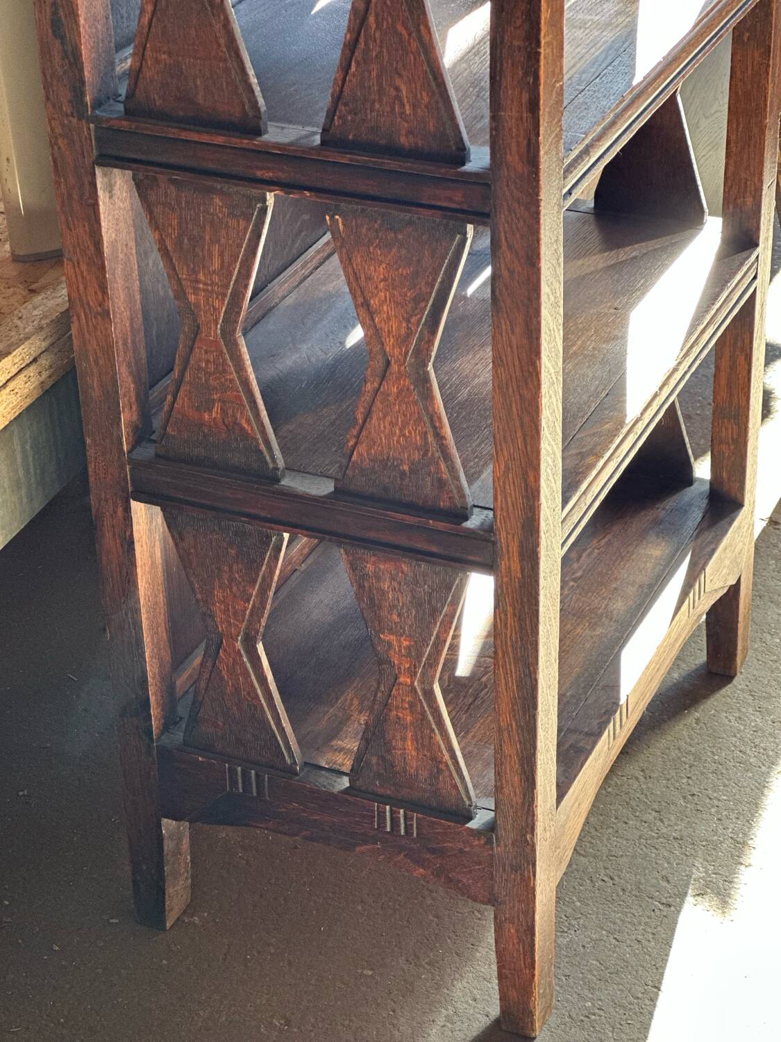 Art Deco shelf (1930)