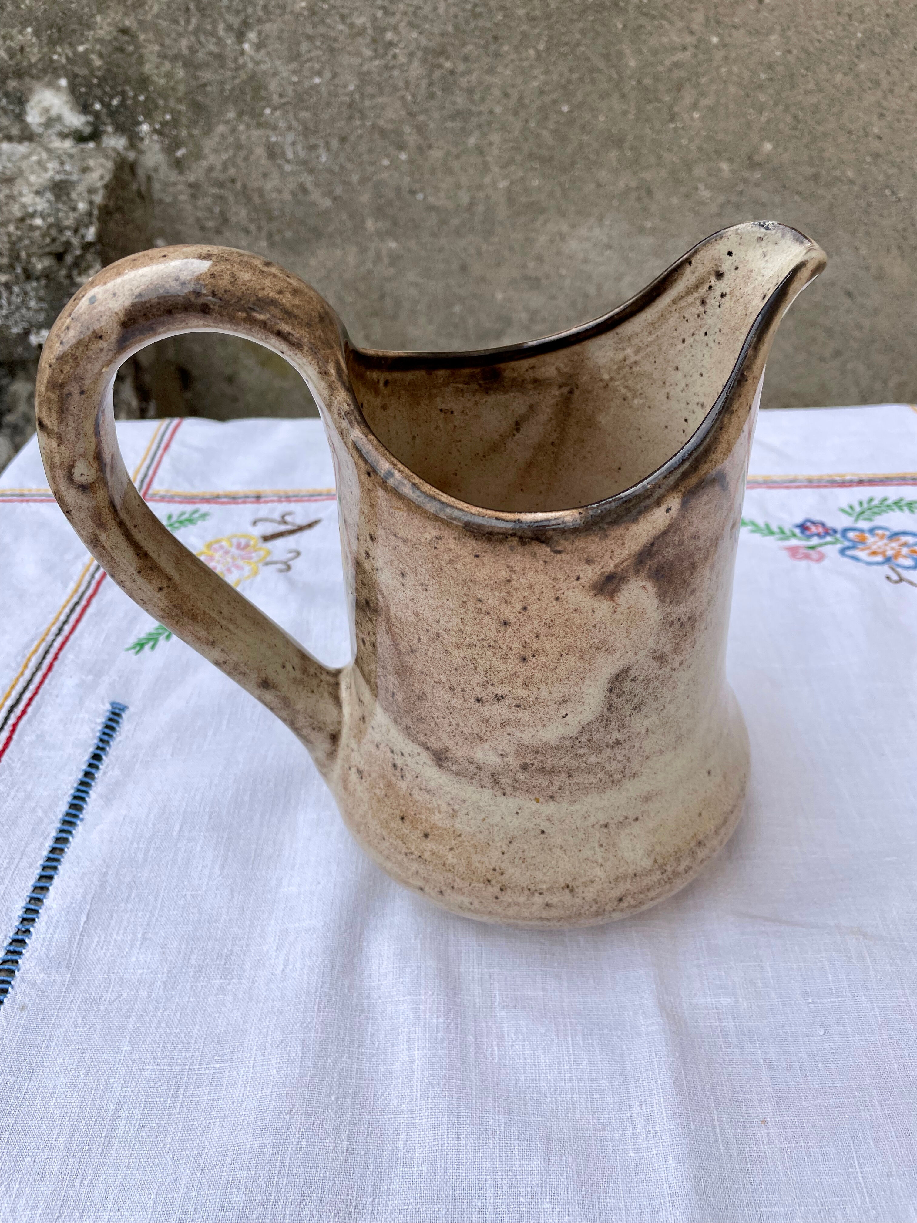 Les Grottes Dieulefit pitcher