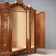 Armoire 3 portes ancienne de style baroque en noyer, XXe siècle