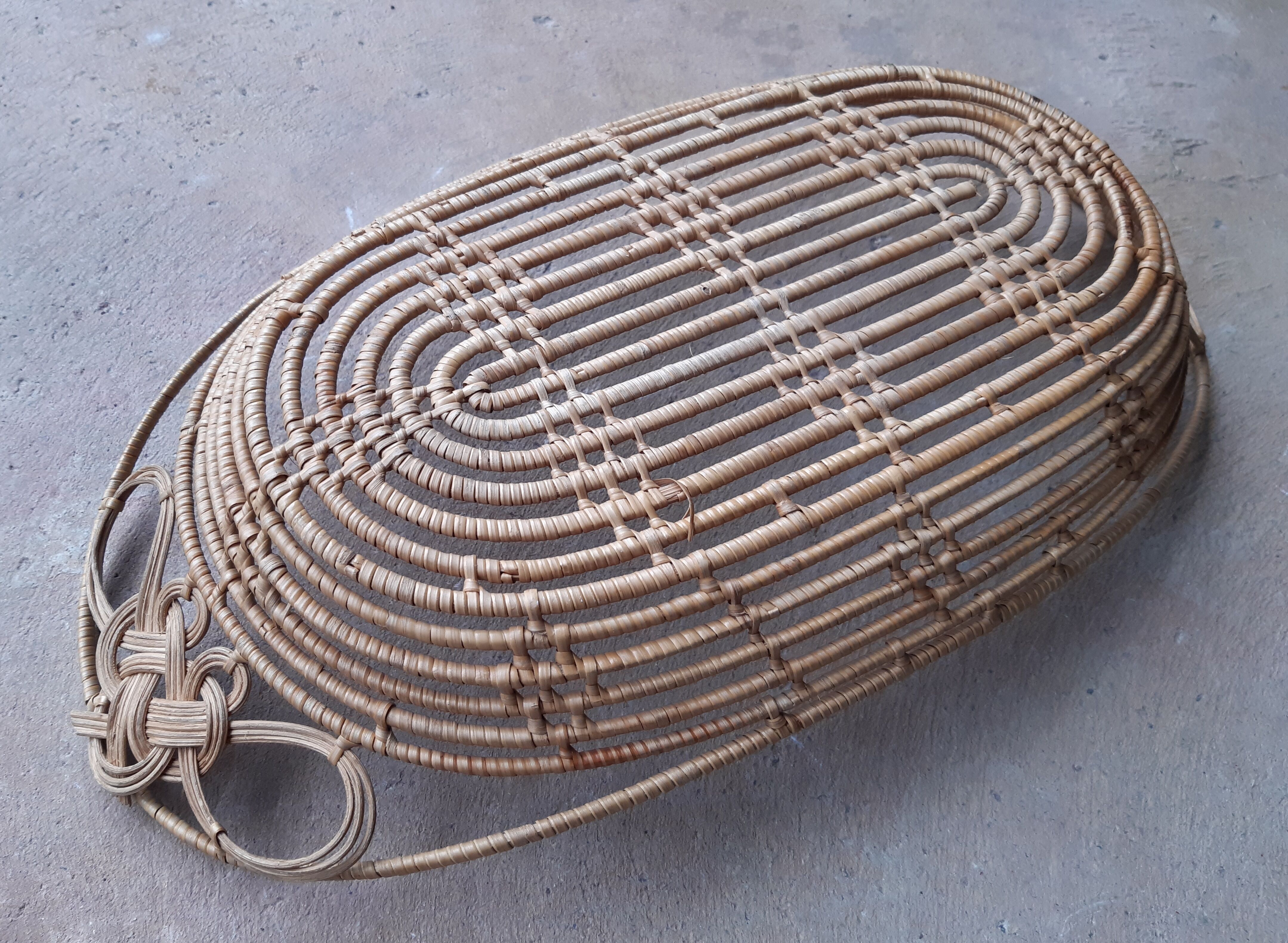 Small table basket braided in rafia and wicker, circa 1930