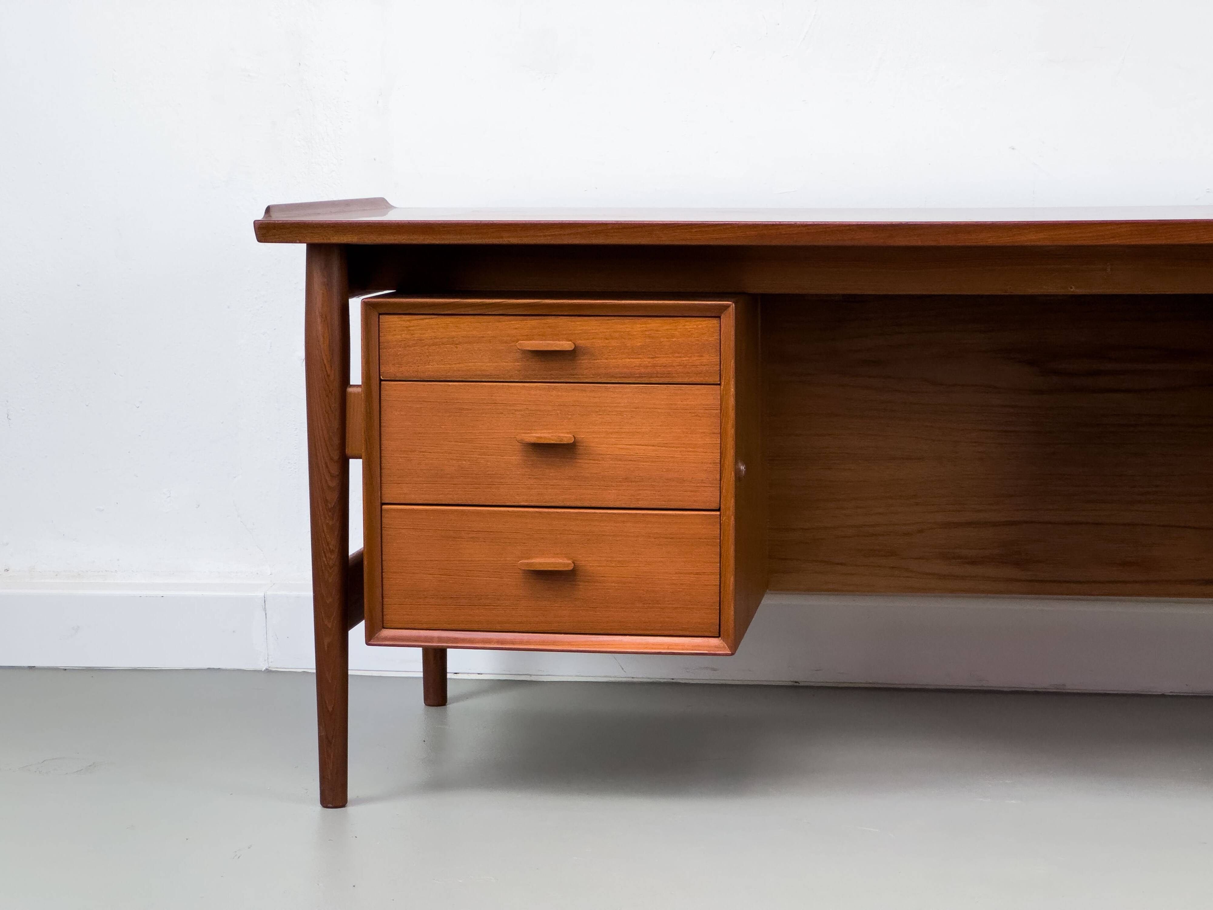 Teak Model 207 Desk by Arne Vodder for Sibast, 1960s