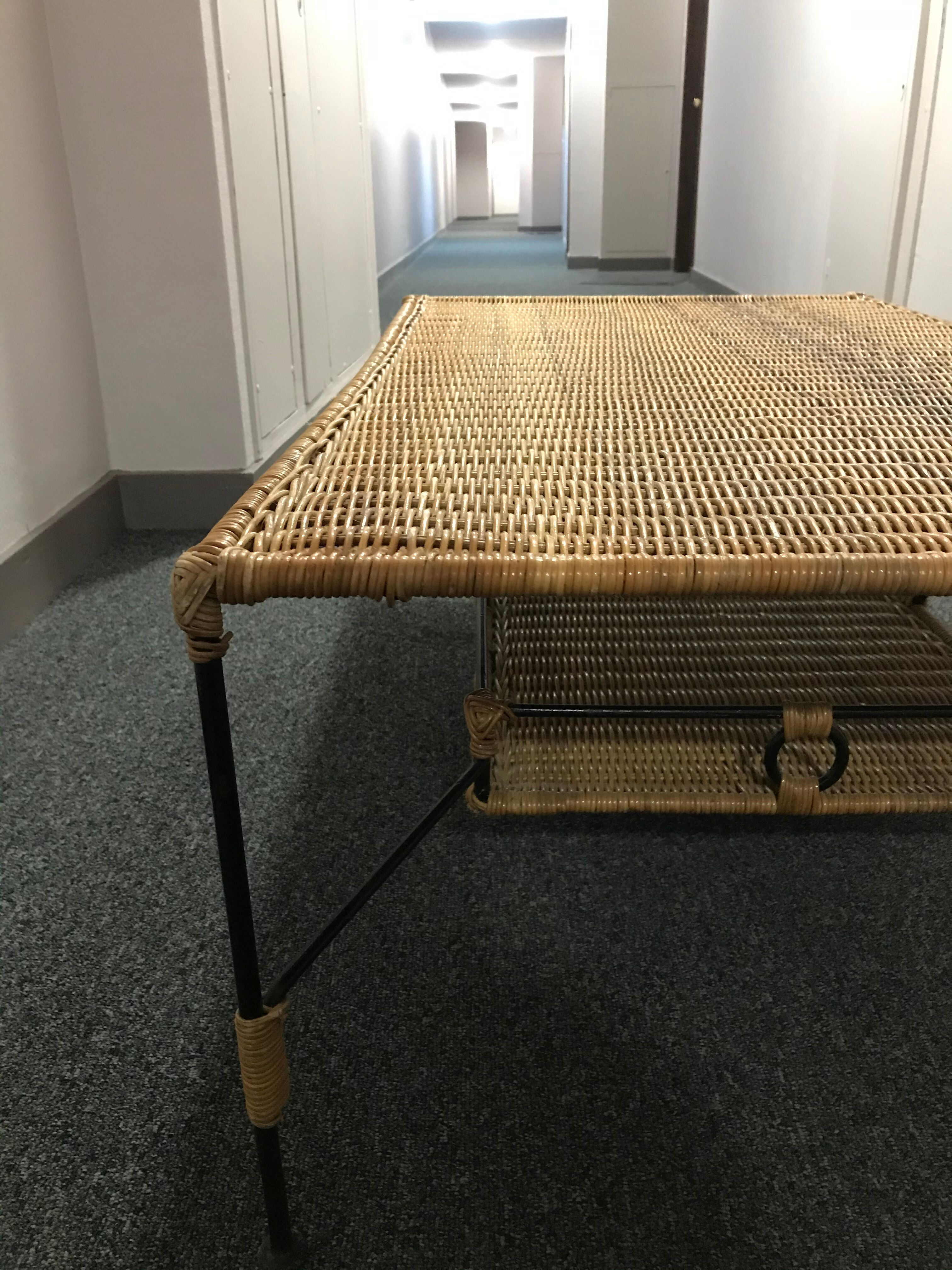 Table basse en rotin et fer forgé
