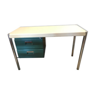 Two-coloured industrial metal office