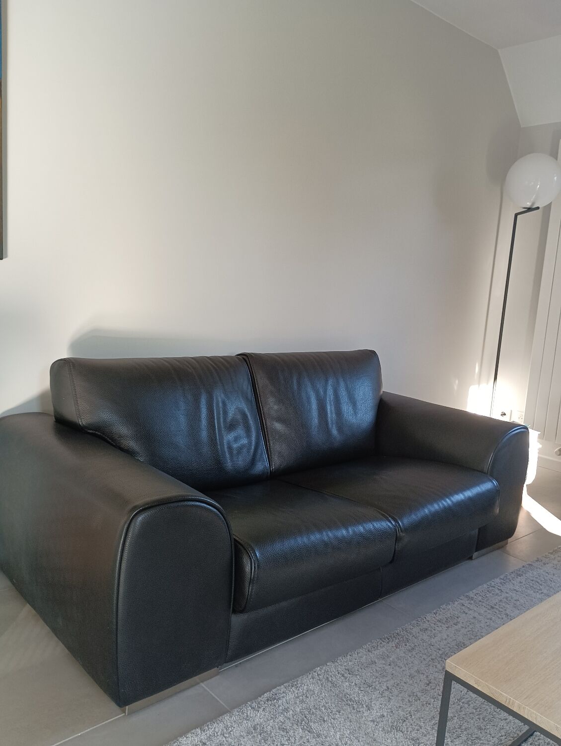 2 black leather sofas Duvivier
