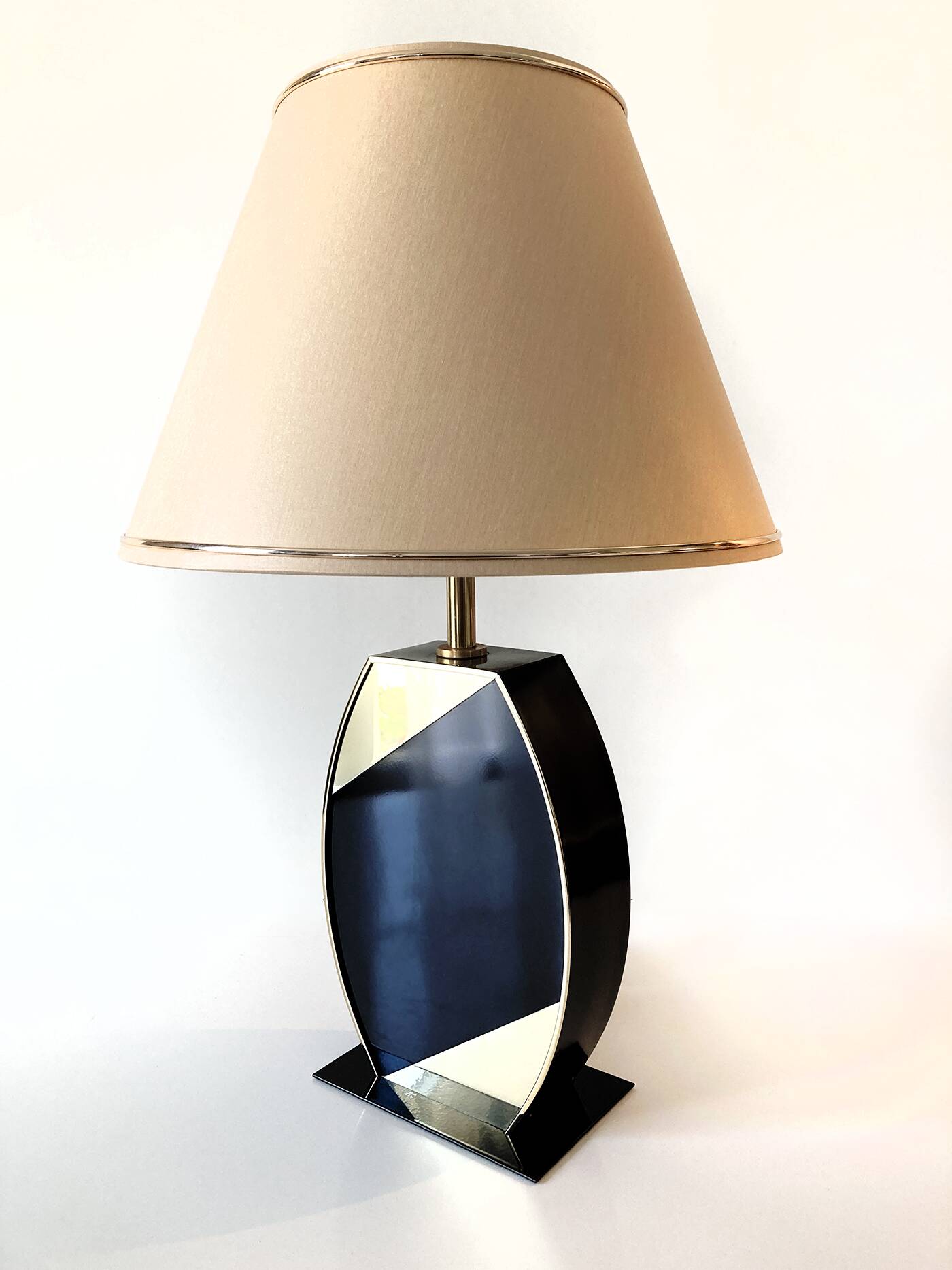 Pair of table lamps, the dolphin, black cream and gold 1970