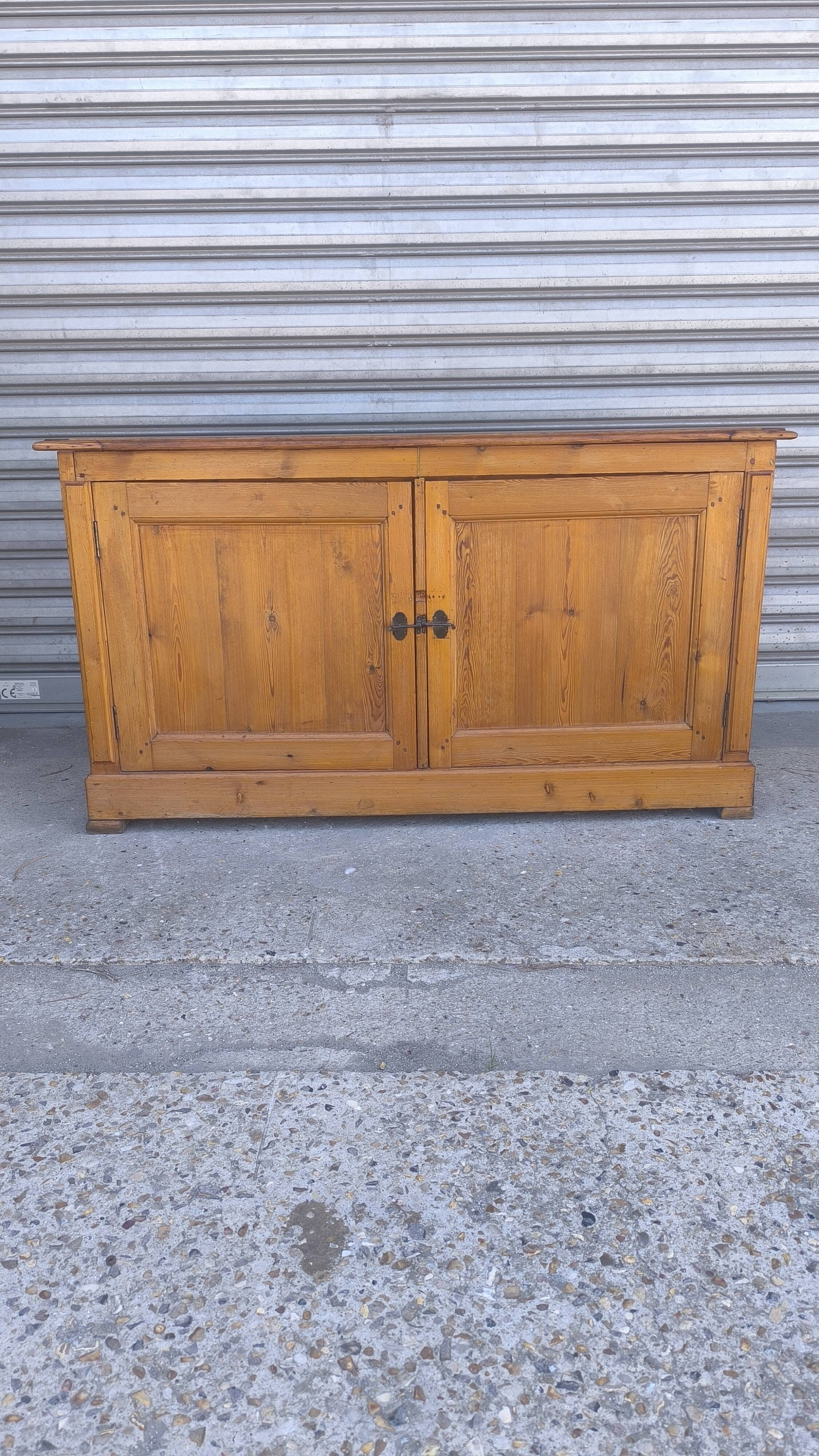 Meuble de métier - buffet en pin suédois 1940