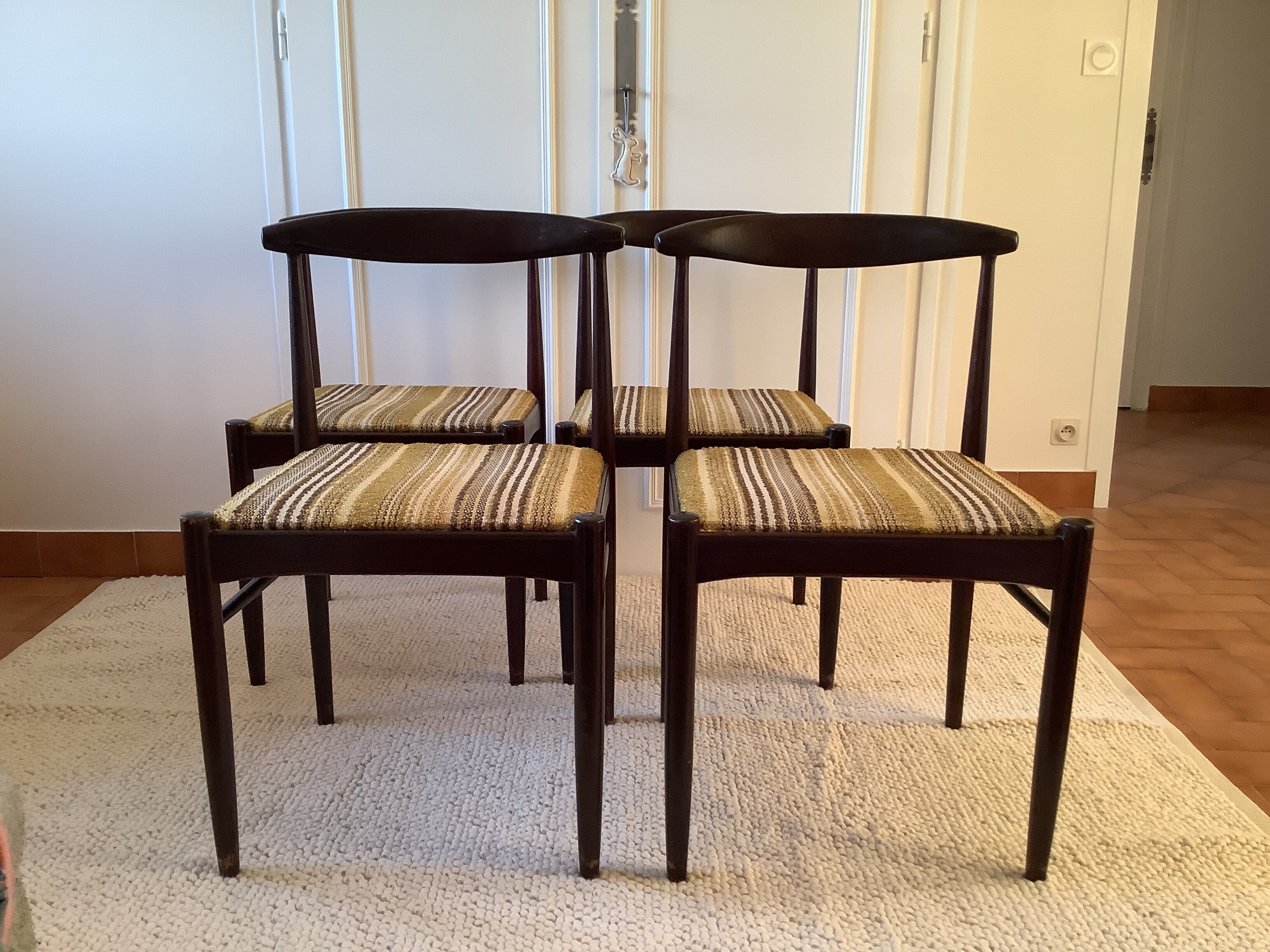 Lot of 4 Scandinavian chairs