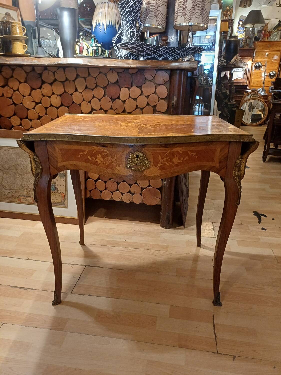 Table, drop-leaf desk "fully marquetry, Louis XV style, Period