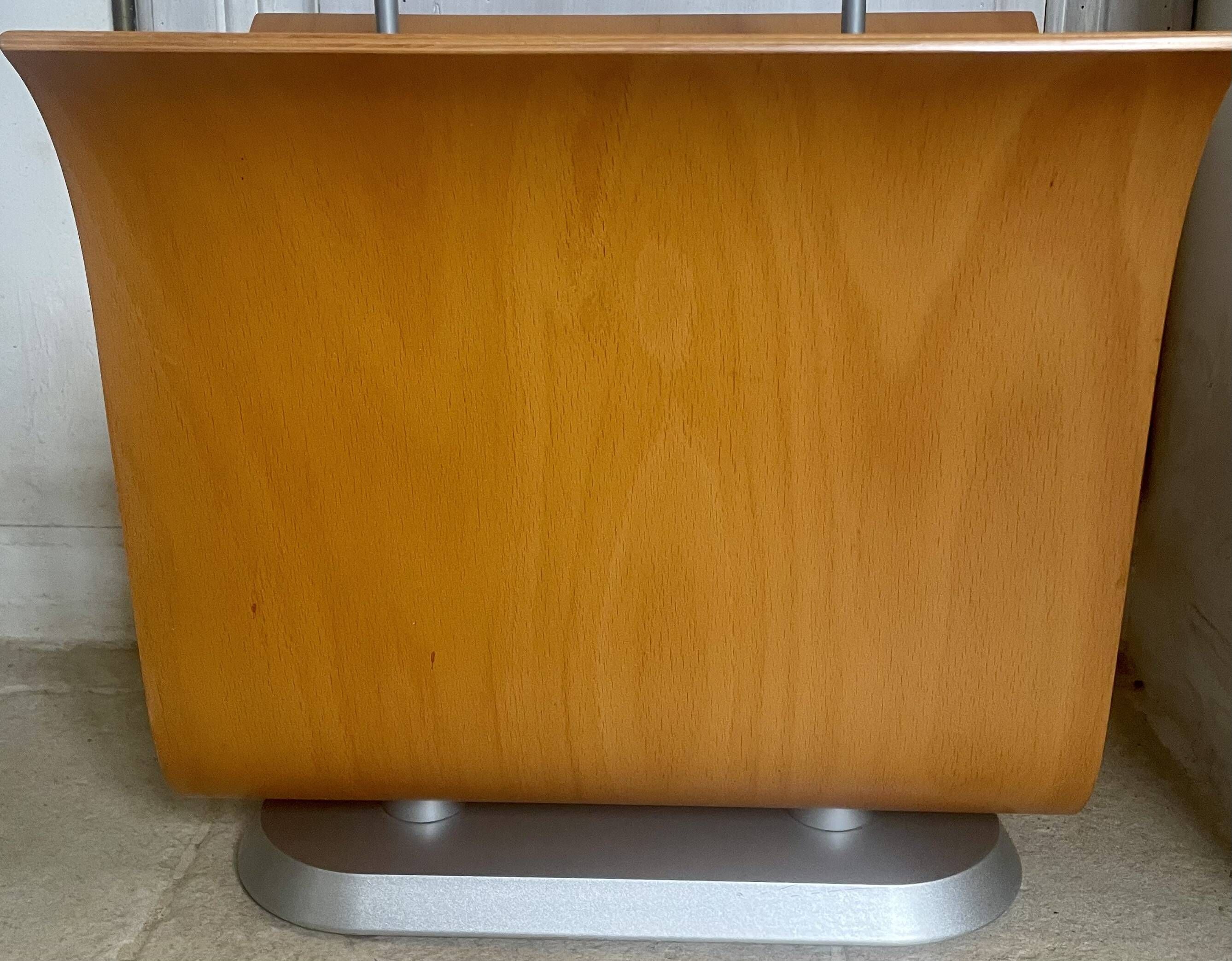 Vintage curved wooden magazine rack by Ligne Roset, 1970s.