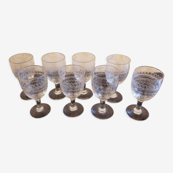 8 glasses with chiseled crystal wine