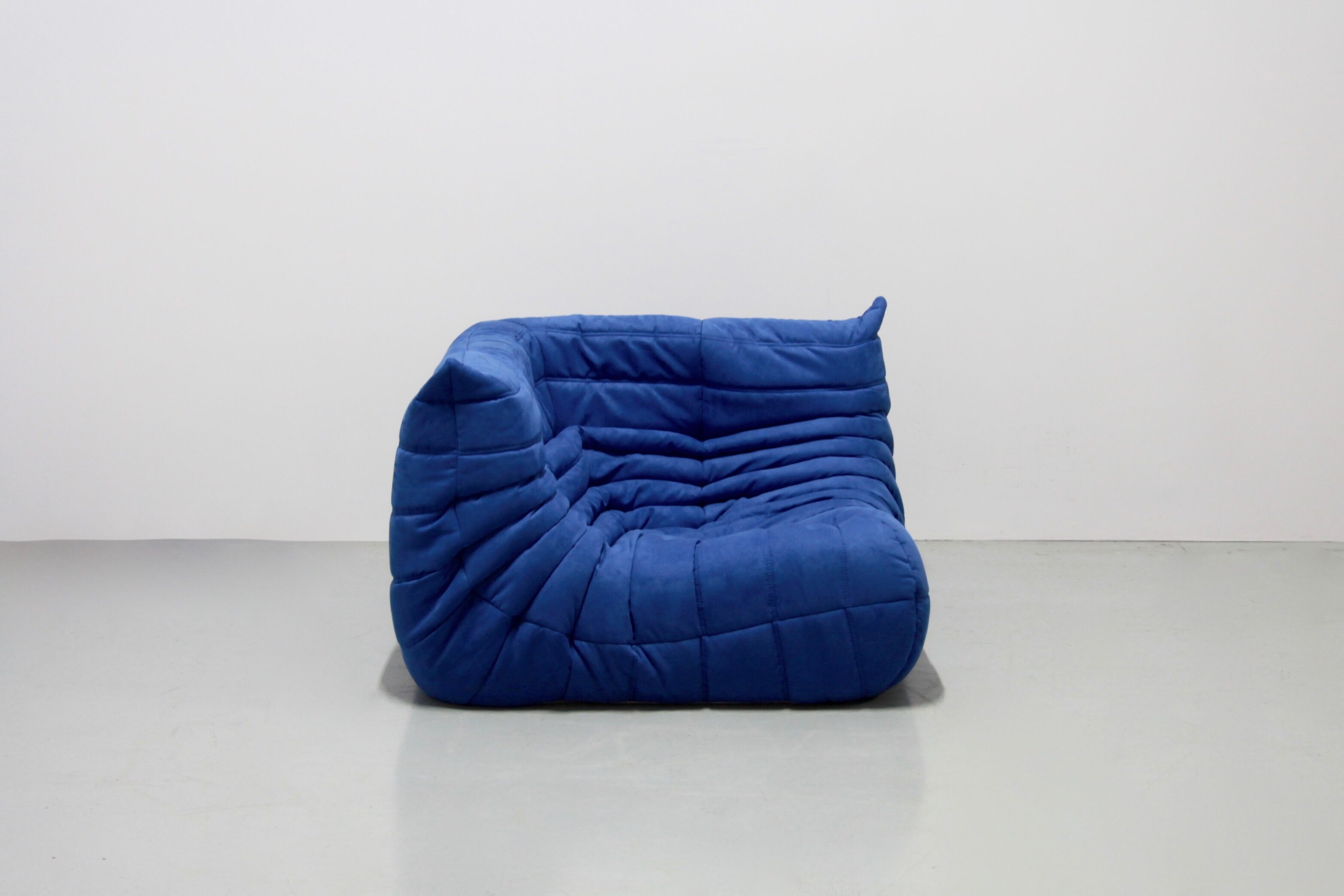 "Togo" angle chair model designed by Michel Ducaroy 1973