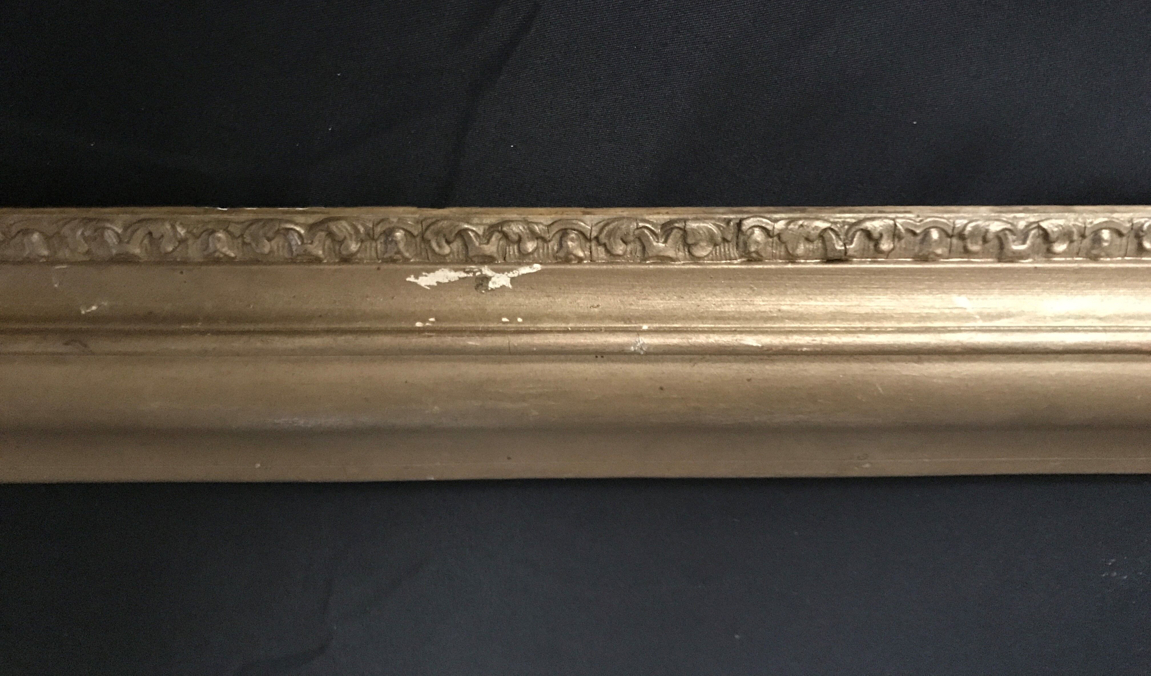 Wooden frame decorated with a frieze.