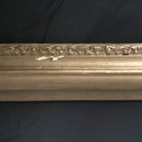 Wooden frame decorated with a frieze.