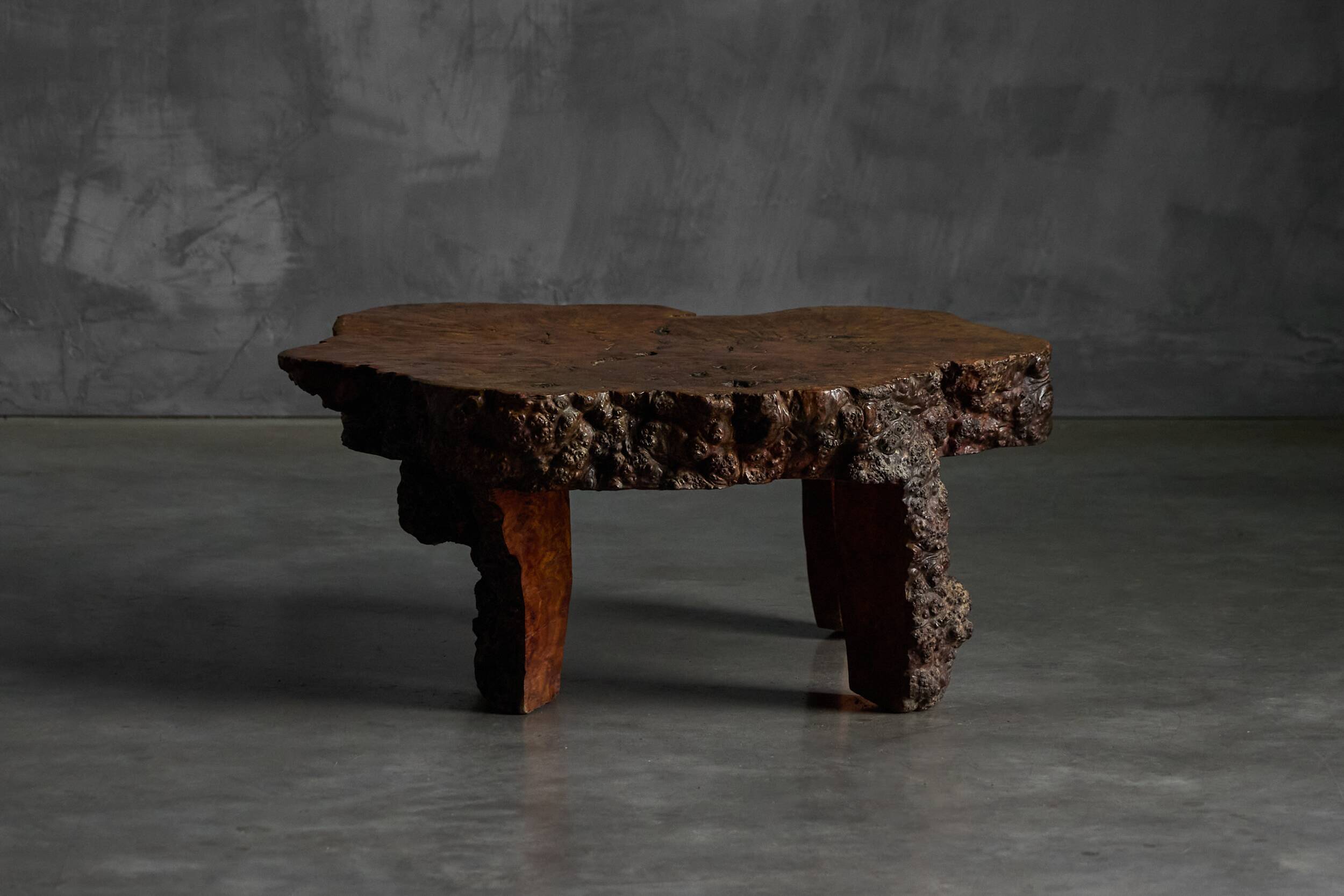 Table basse en bois de burl organique, France, années 1950