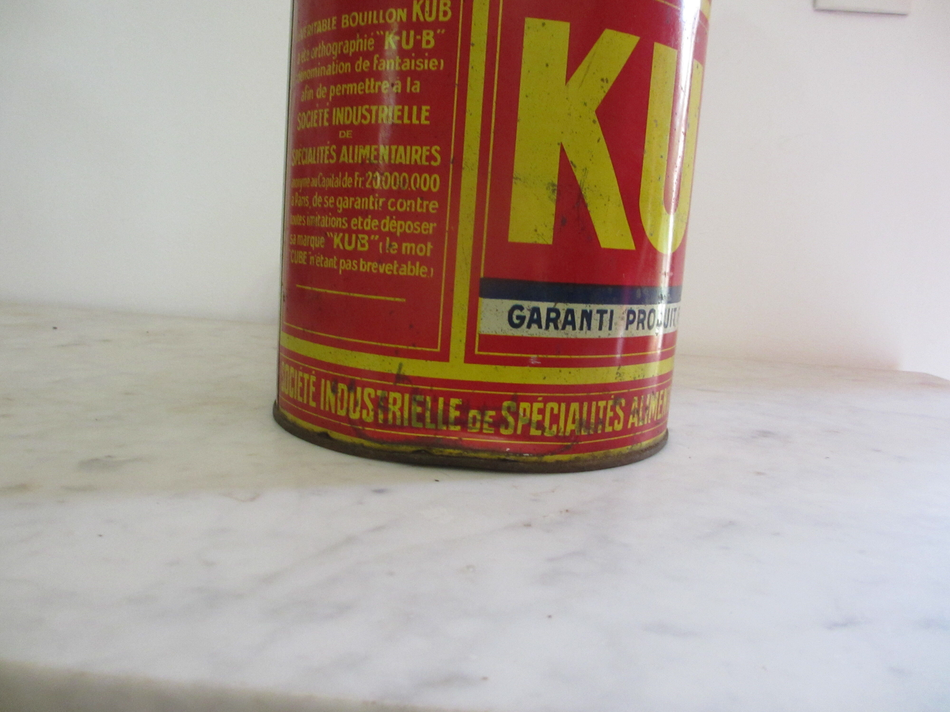 Round box in painted sheet metal KUB