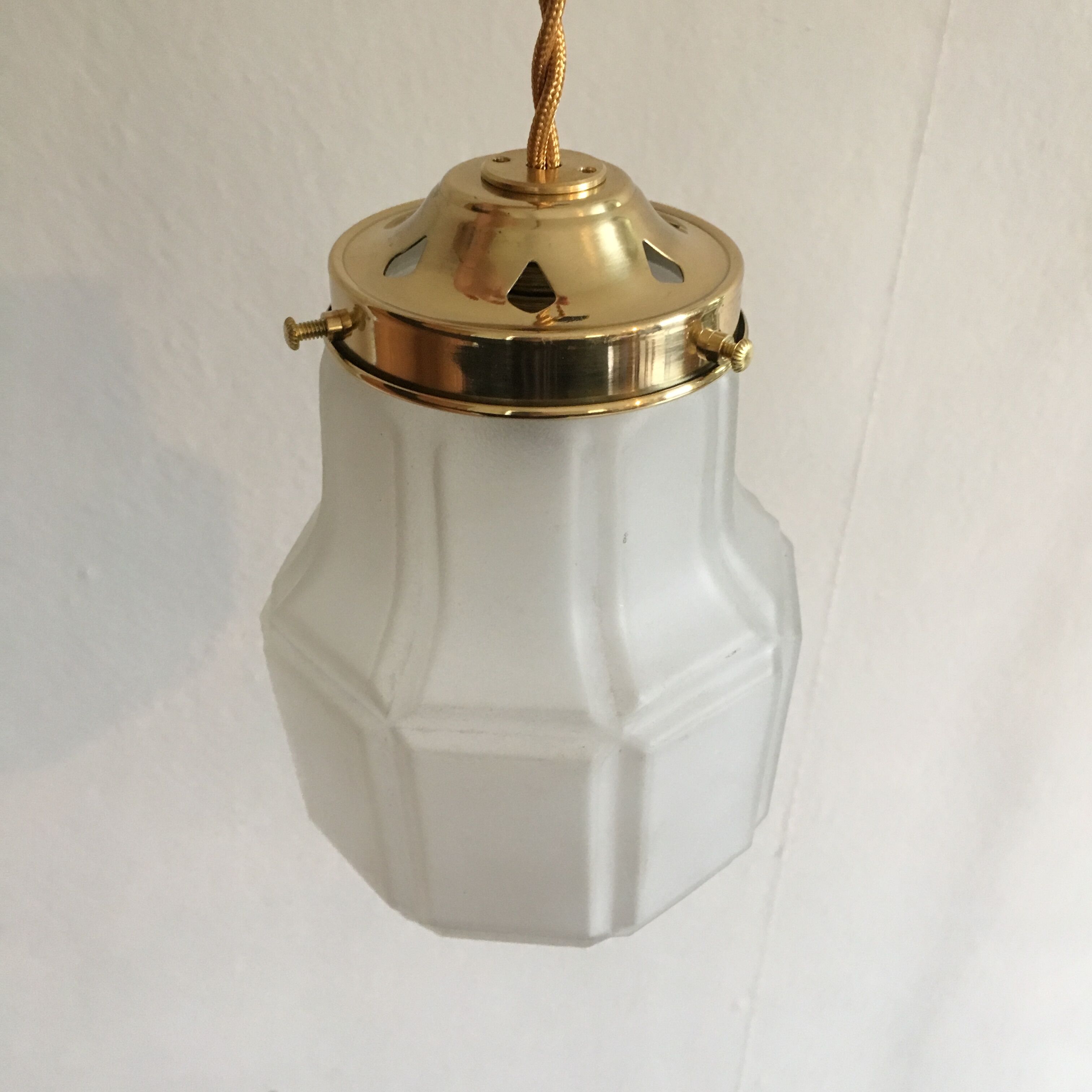 Pendant light globe art deco in frosted glass