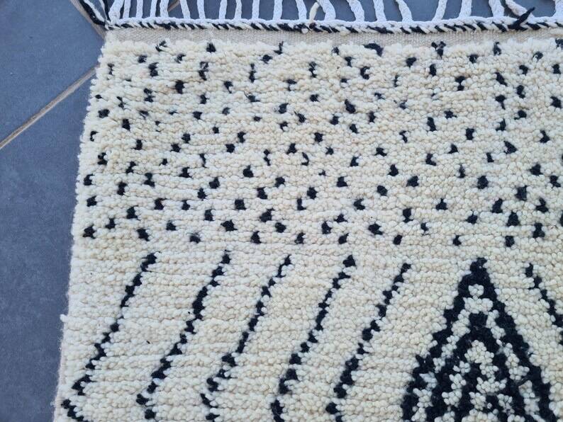 Authentic traditional Berber wool rug size 200/300 cm