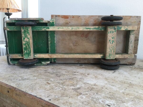Camion benne ancien en bois