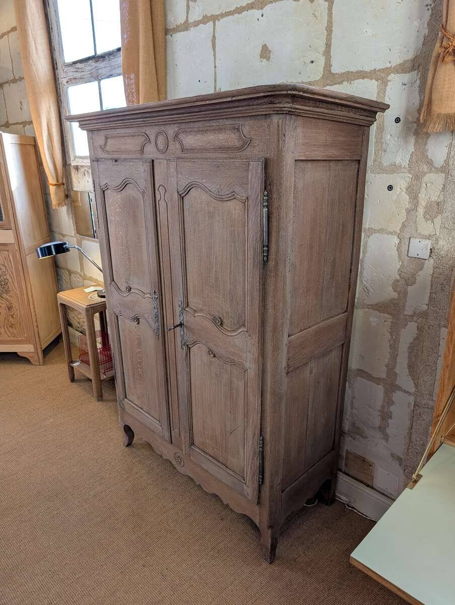 Old Angevin Bassette wardrobe