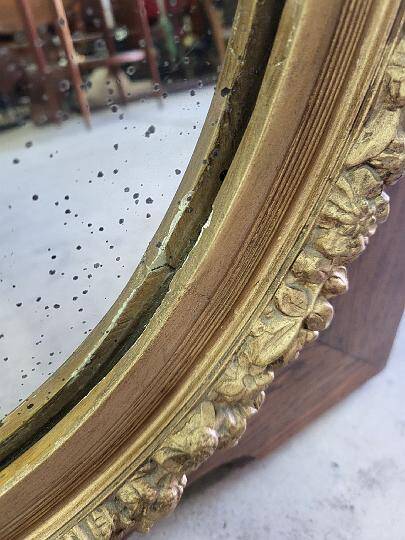 Wooden and gilded mirror with medallion center n°3