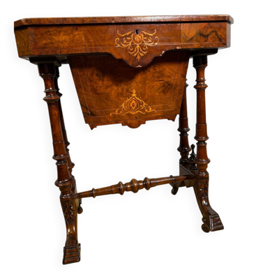 Table de couture et de travail romantique victorienne en loupe de noyer, milieu-fin du XIXe siècle