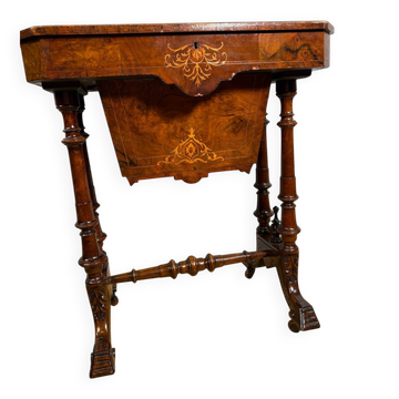 Table de couture et de travail romantique victorienne en loupe de noyer, milieu-fin du XIXe siècle
