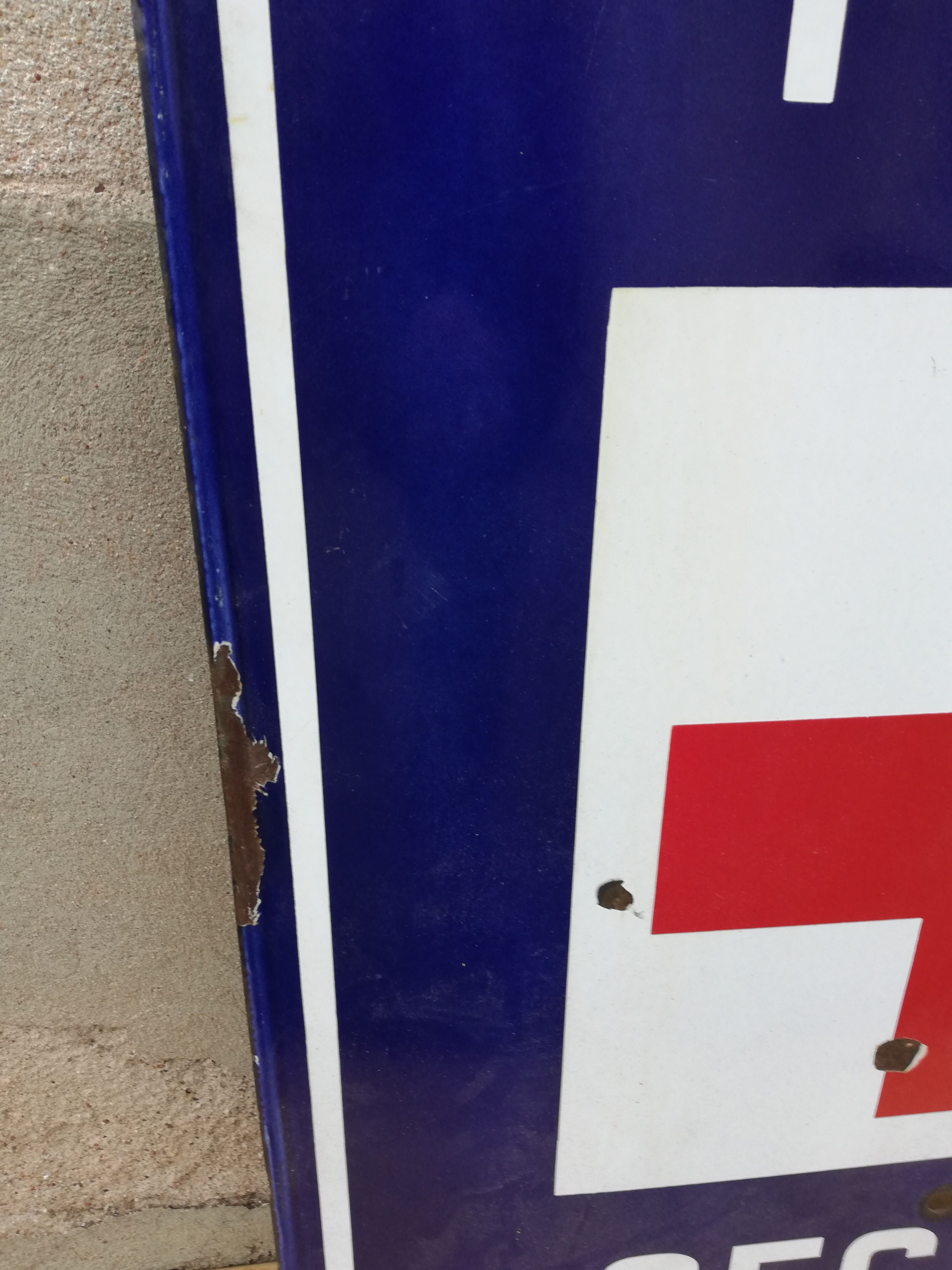 Enamelled plate former emergency post