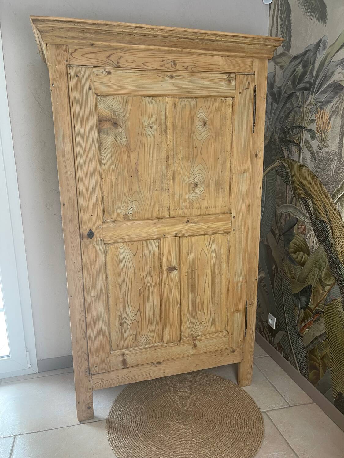 Raw wood bonnetière