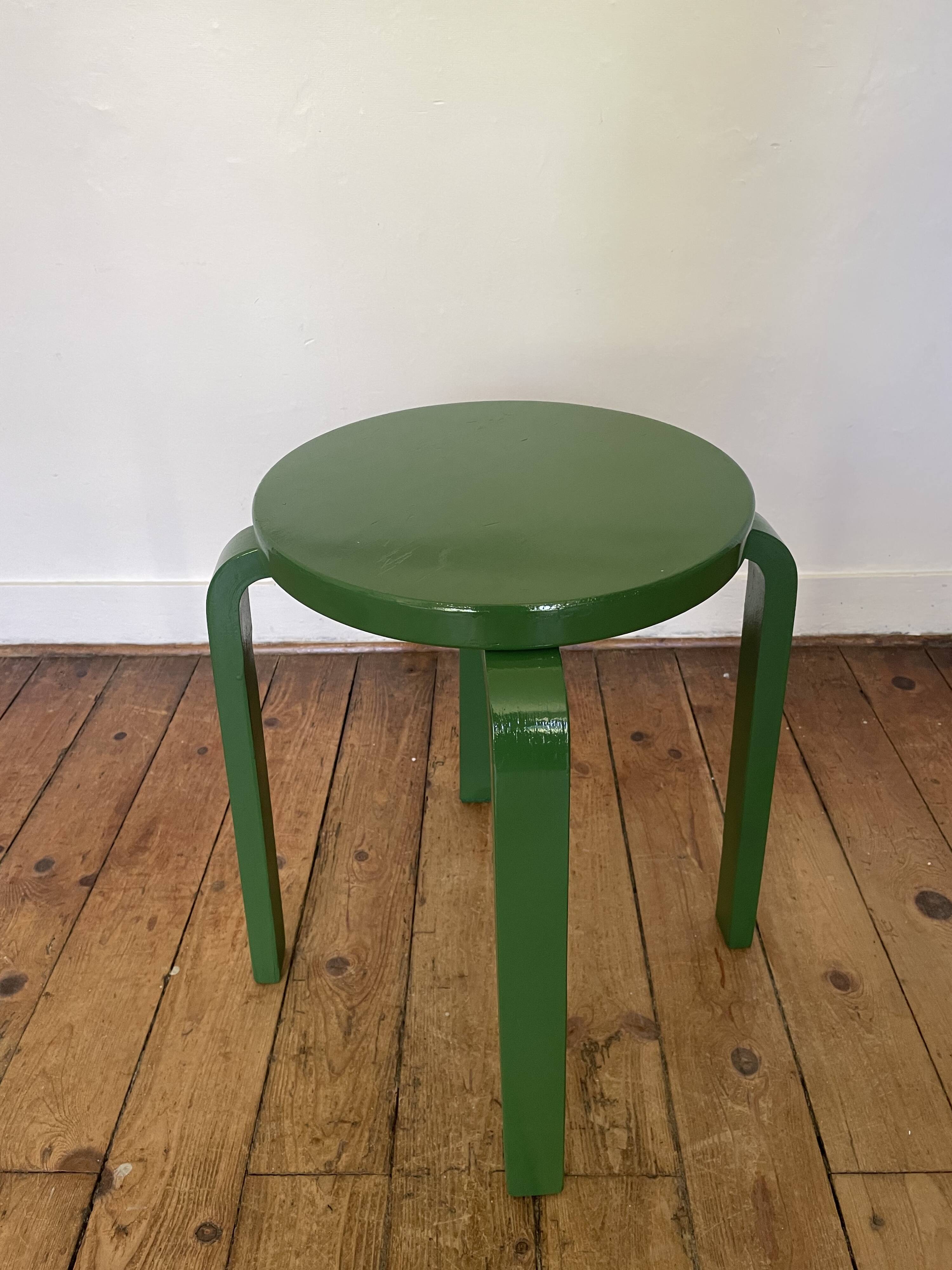 Tabouret Style Alvar Aalto vert