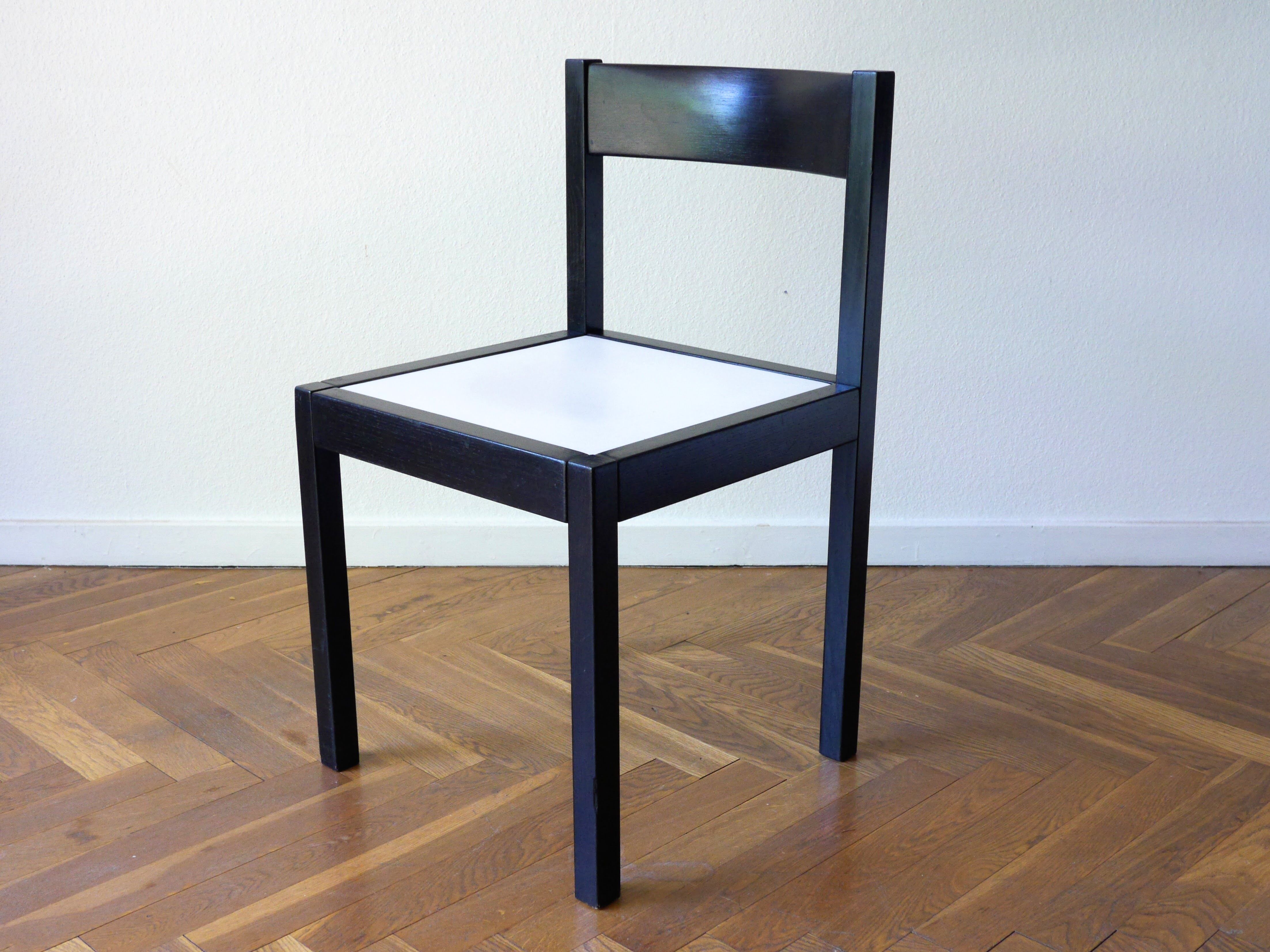 Ensemble de 6 chaises à manger noir et blanc du milieu du siècle
