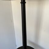 Lampadaire vintage en bois patiné noir et abat-jour rayé