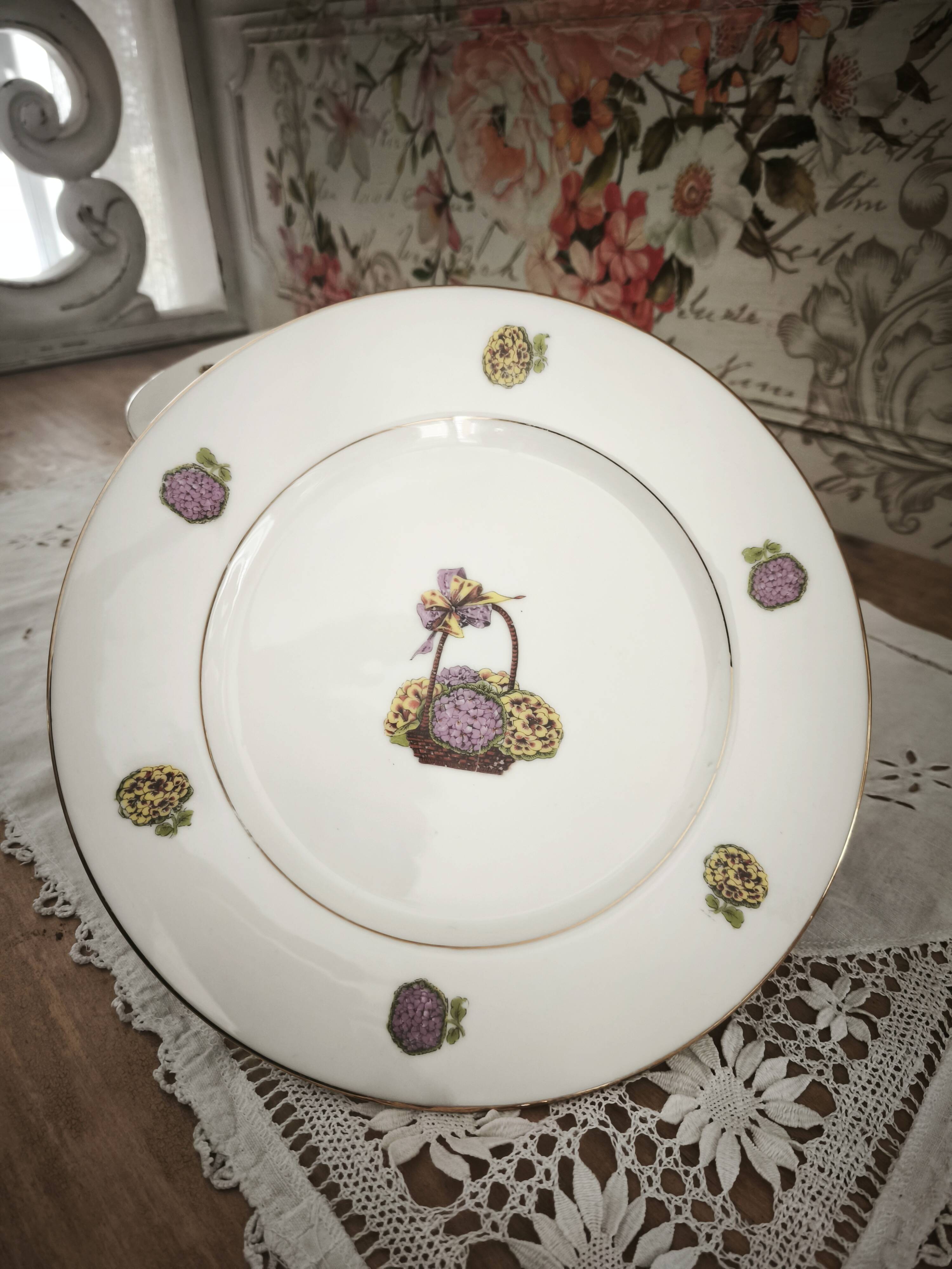 Set of 12 flat plates Limoges hydrangea basket design