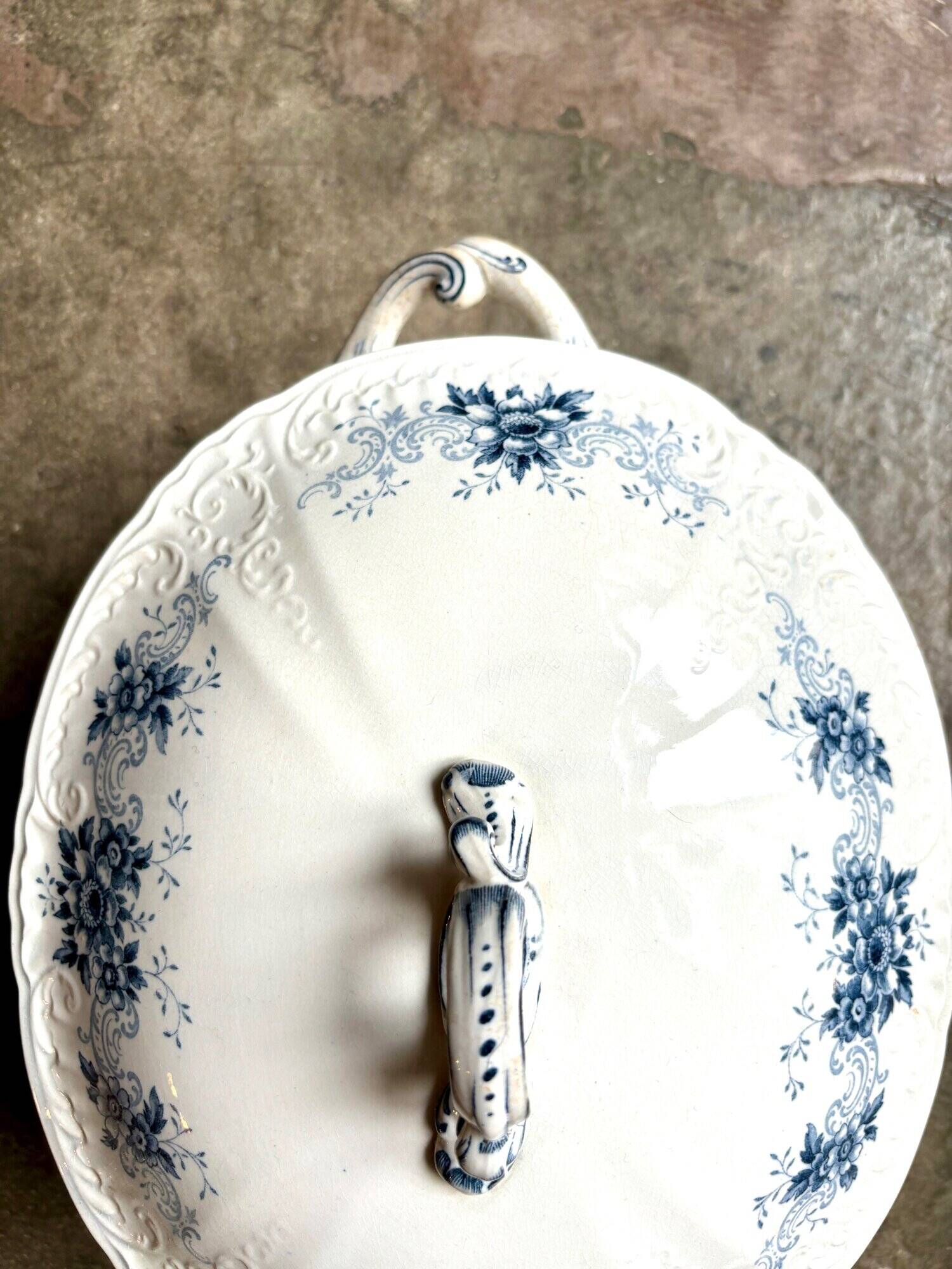 Sarreguemines tureen in iron clay, “Aida” service