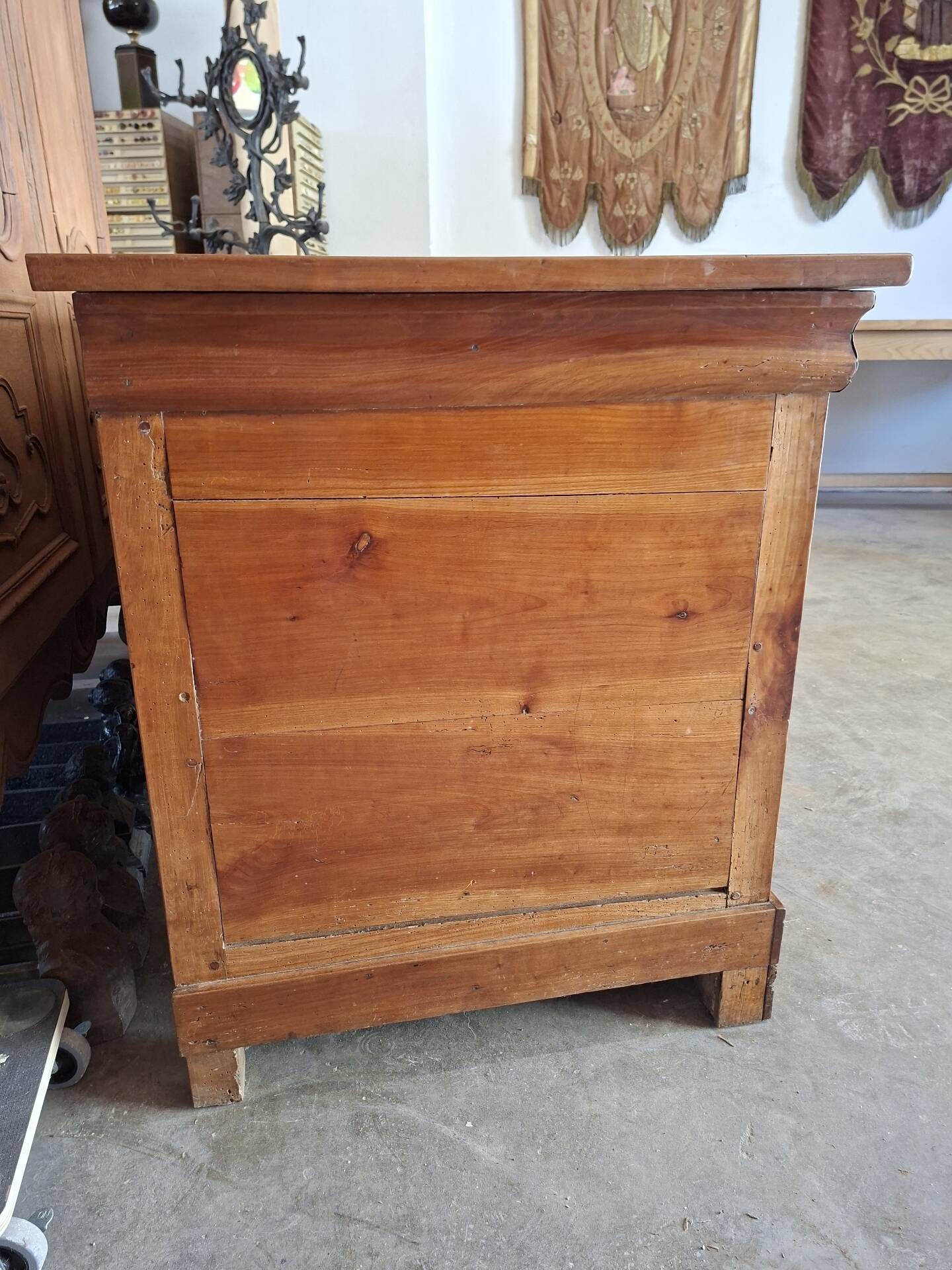 Louis Philippe 19th-century chest of drawers in solid walnut.