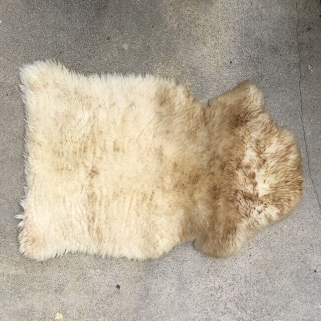 Two-coloured sheepskin
