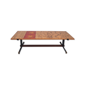 Table basse 60s haut émaillé Couleur rouge et or, base en métal et en laiton.