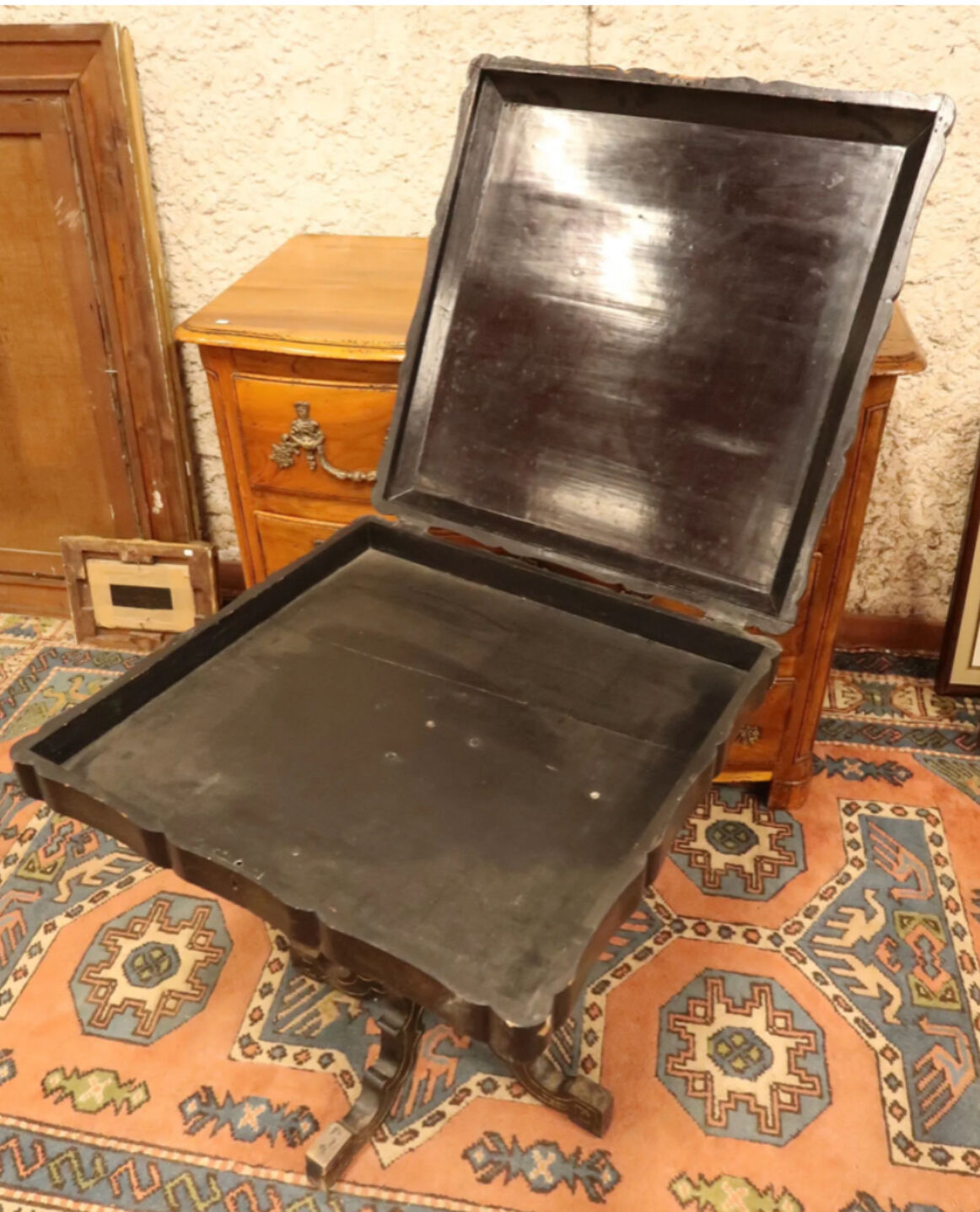 Lacquer coffee table with Asian decoration era Napoleon III