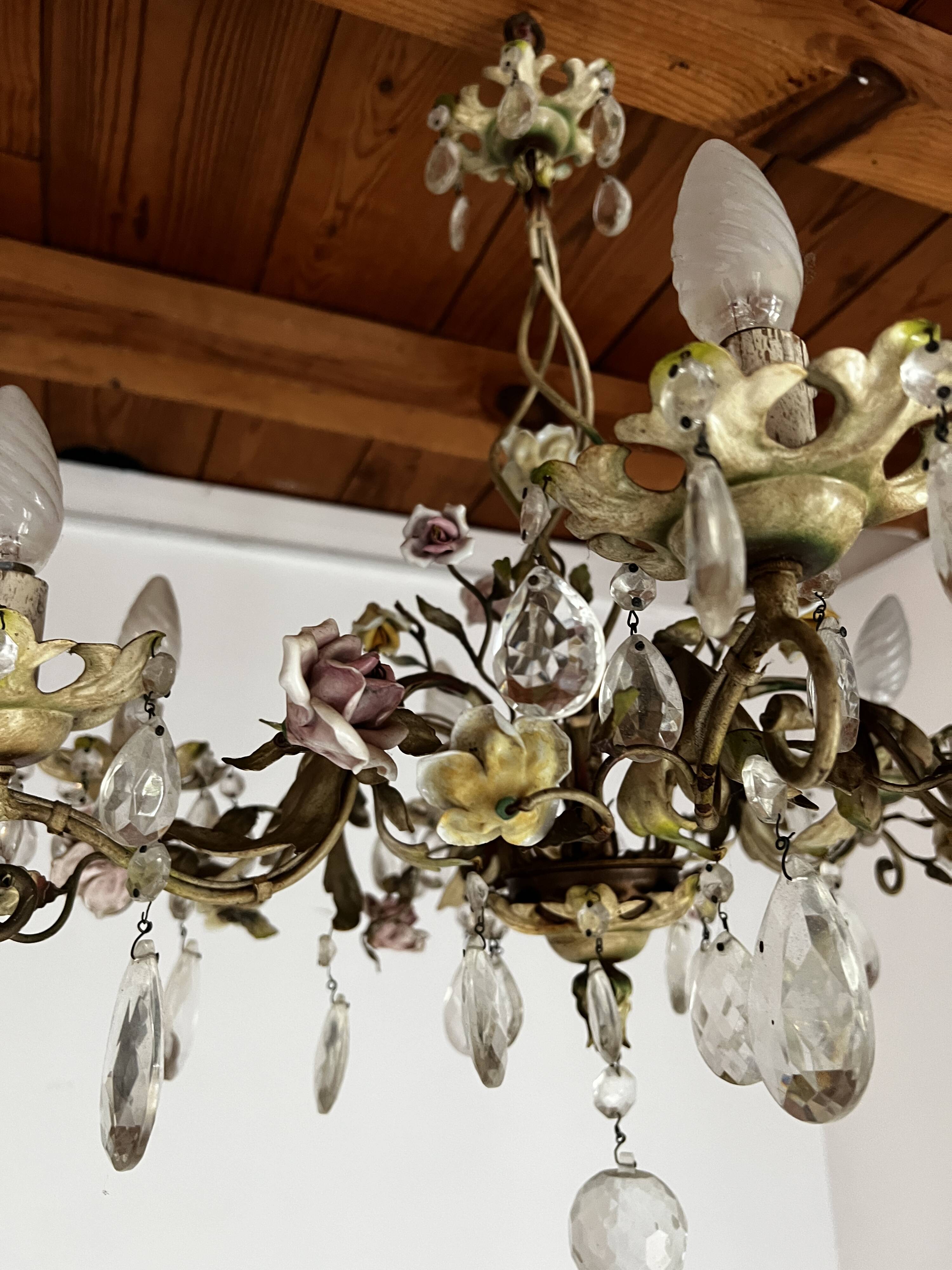 Chandelier with a floral porcelain decoration and pendants