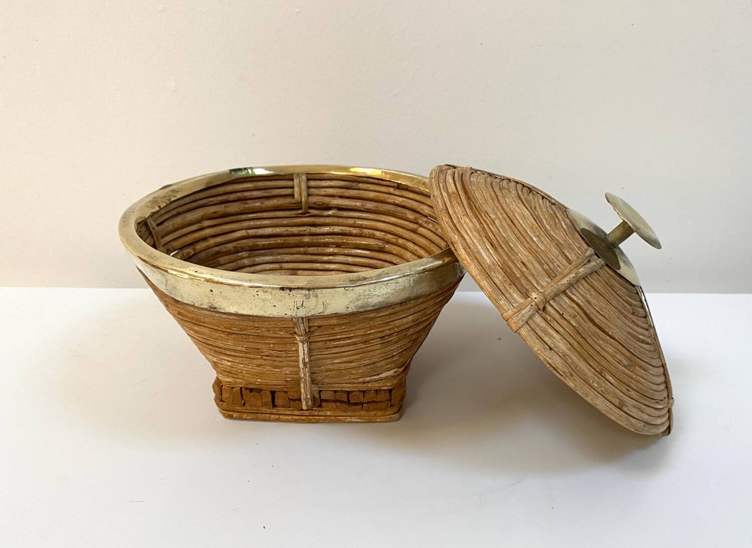 Vintage wicker and brass basket - 1970s