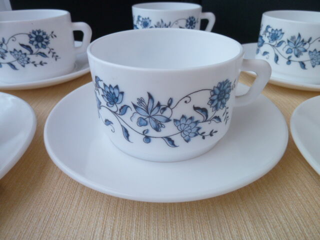 Set of 6 cups of tea or chocolate vintage in arcopal